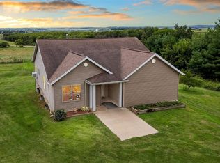 18253 Green Rd, Anamosa, IA 52205