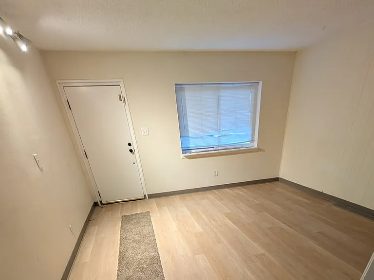 spacious livingroom