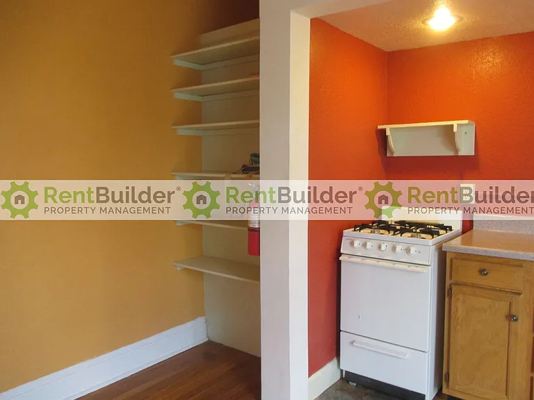 103 Maple St NE — Photo 4