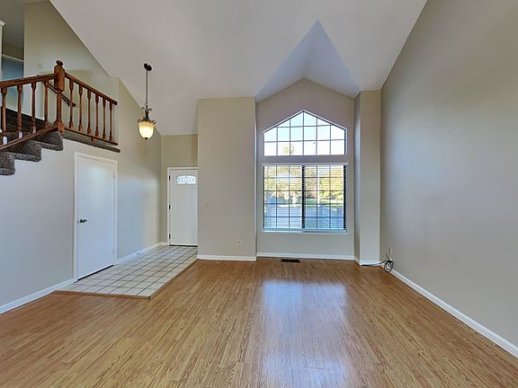 5th image of 700 Greystone Dr