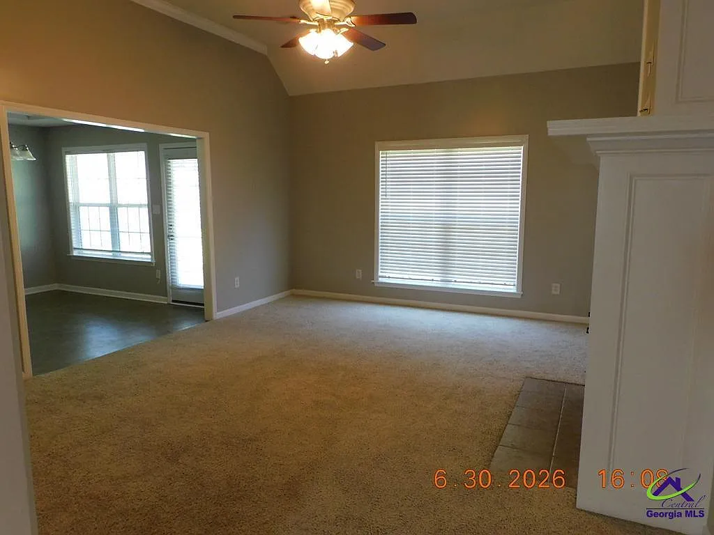 3 bed, 2.0 bath, 1499 sqft, $1,750 — Photo 4