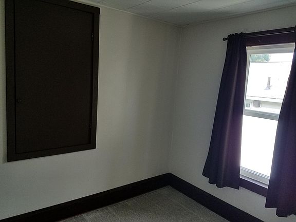 bonus room, great for storage or small bedroom, small closet