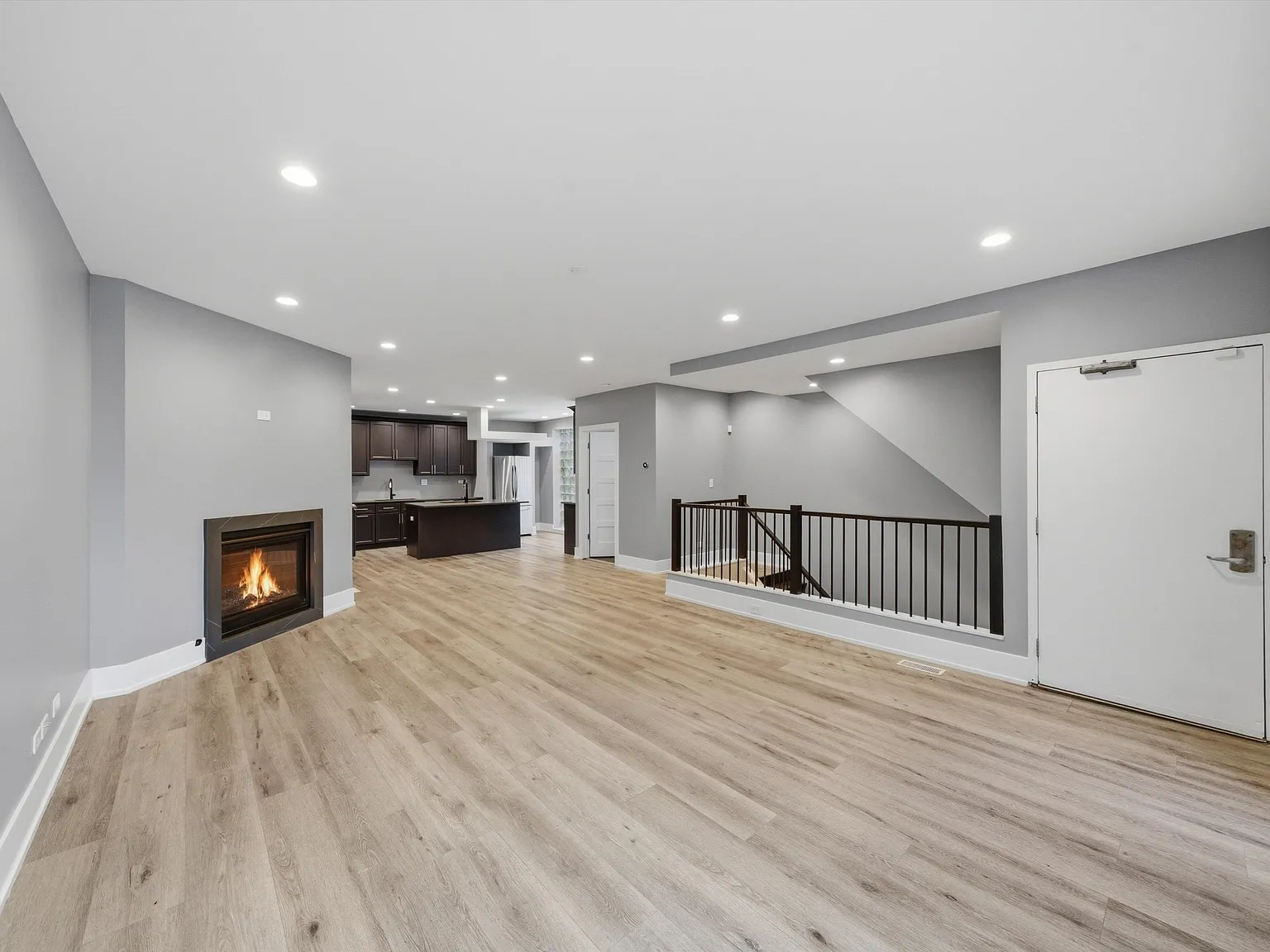 2 bed, 2.5 bath, 1650 sqft, $4,300 — Photo 4