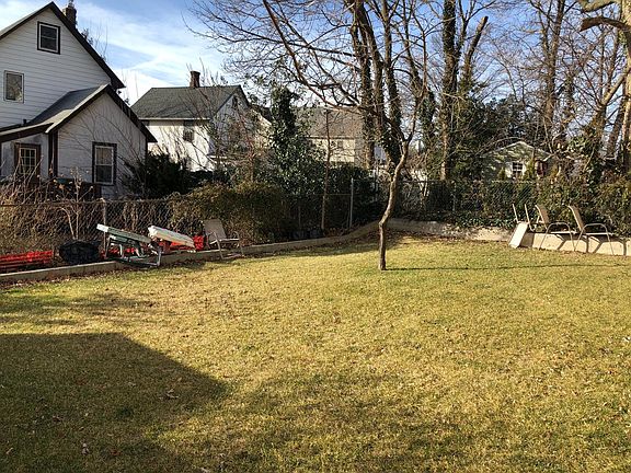4th image of 74 Pleasant Plains Ave #1