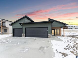 1525 W Burton Dr, Brandon, SD 57005