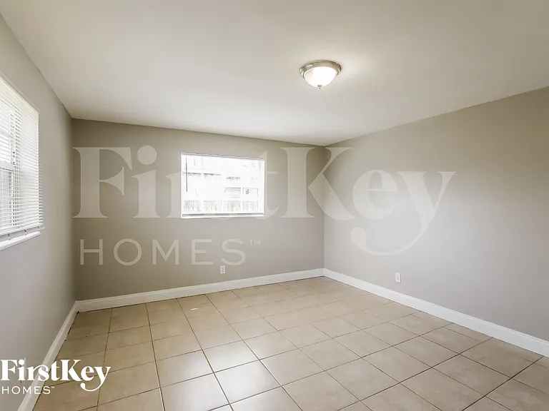 7171 SW 10th Ct — Photo 7