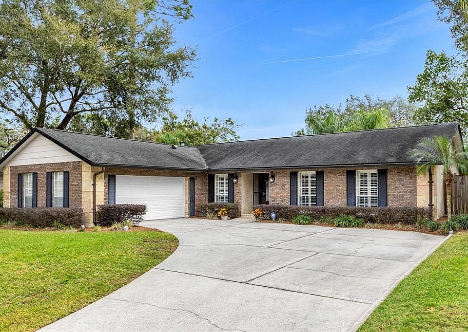 1st image of 102 KNOLLCREST DRIVE