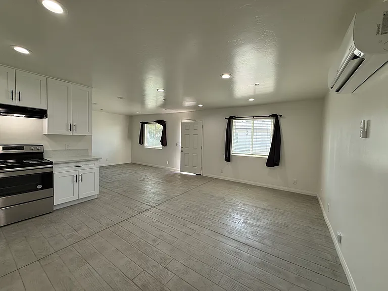 317 W Church Ave #A — Photo 3