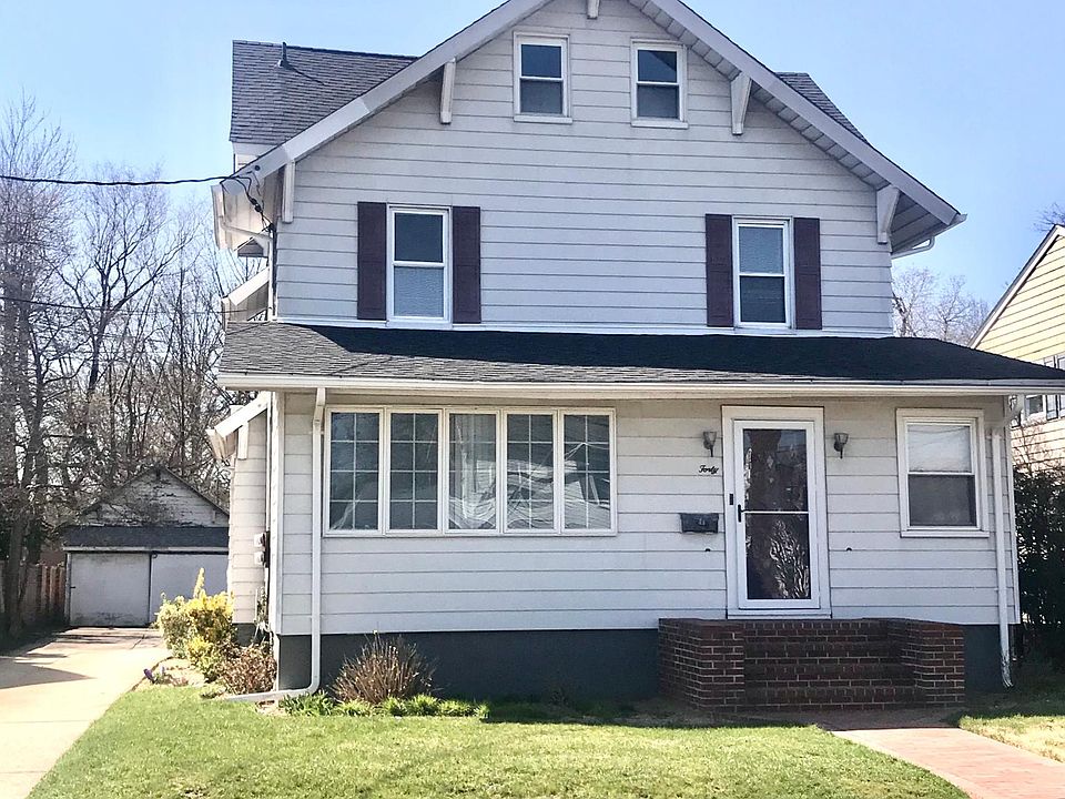 Front of house Parking in driveway on the left