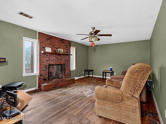 3rd image of 732 Chickasaw Dr