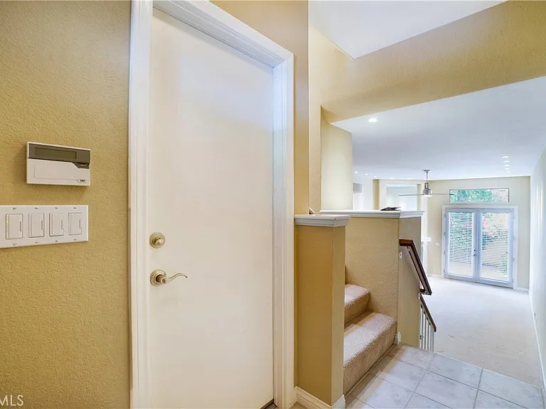 3055 E Hillcrest Dr — Photo 3
