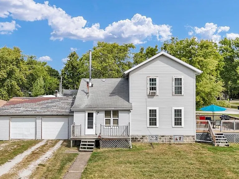 402 W Ash St — Photo 1