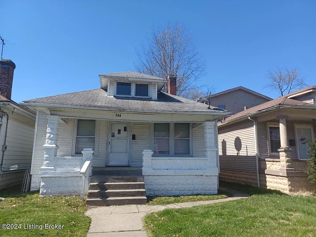 3 bed, 1.0 bath, 900 sqft, $1,100 — Photo 1