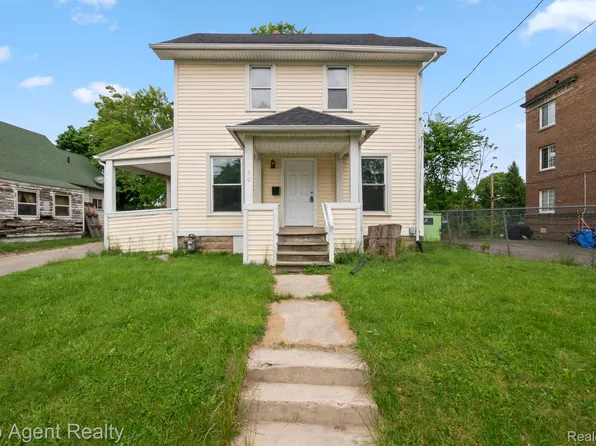 50 Henderson St, Pontiac, MI 48341