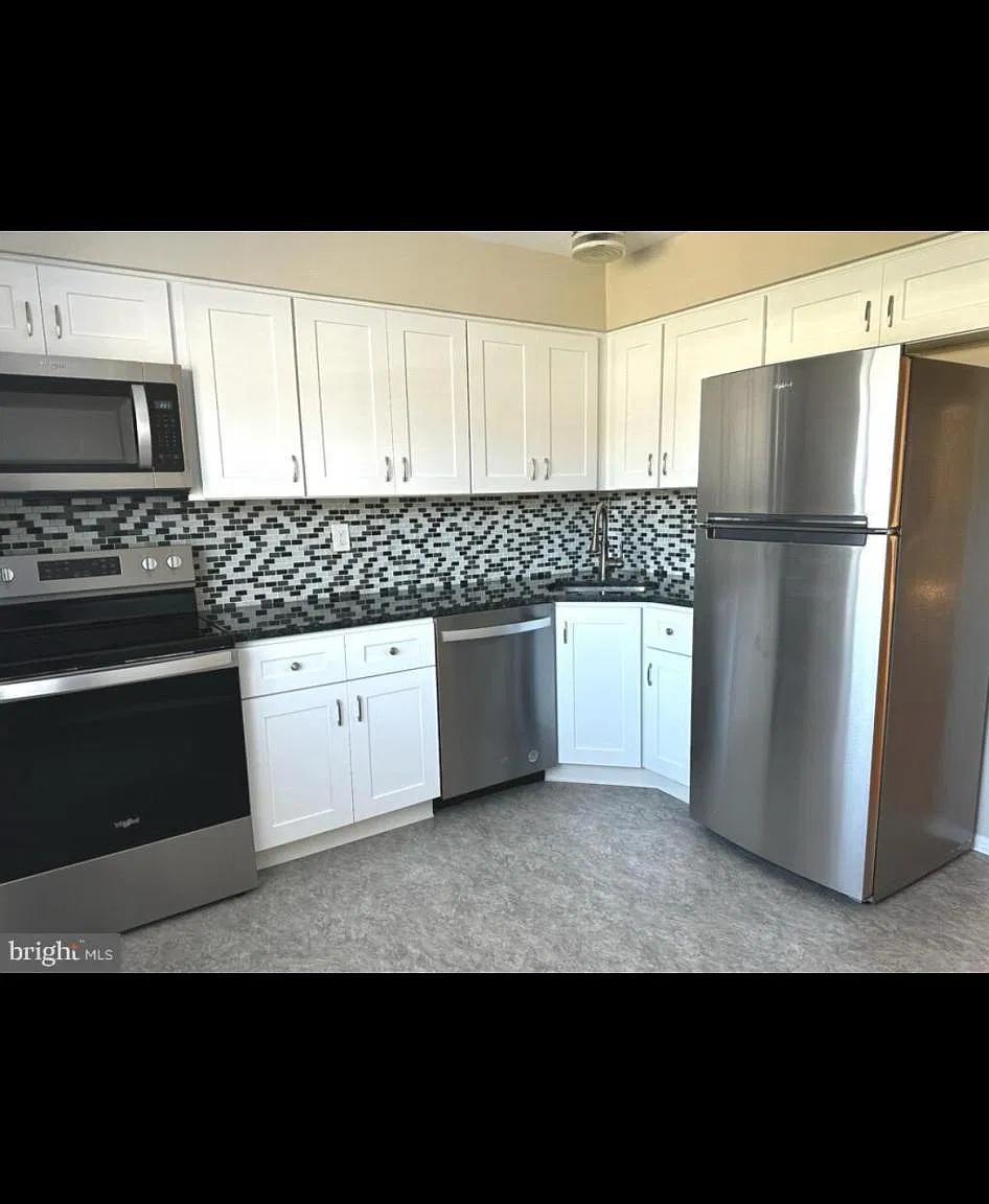 2 bed, 1000 sqft, $1,950 — Photo 3