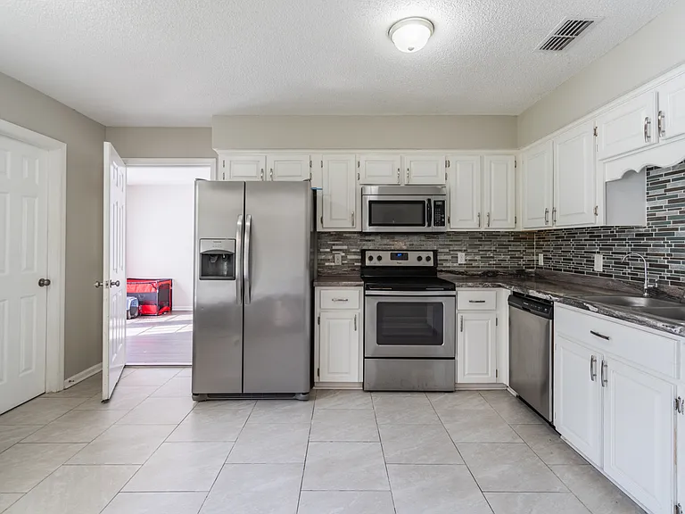42 Jessica Ct — Photo 8