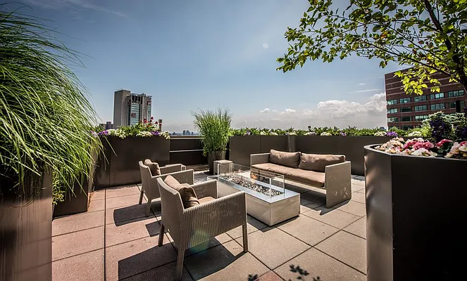 Rented by Mirador Real Estate | media 44