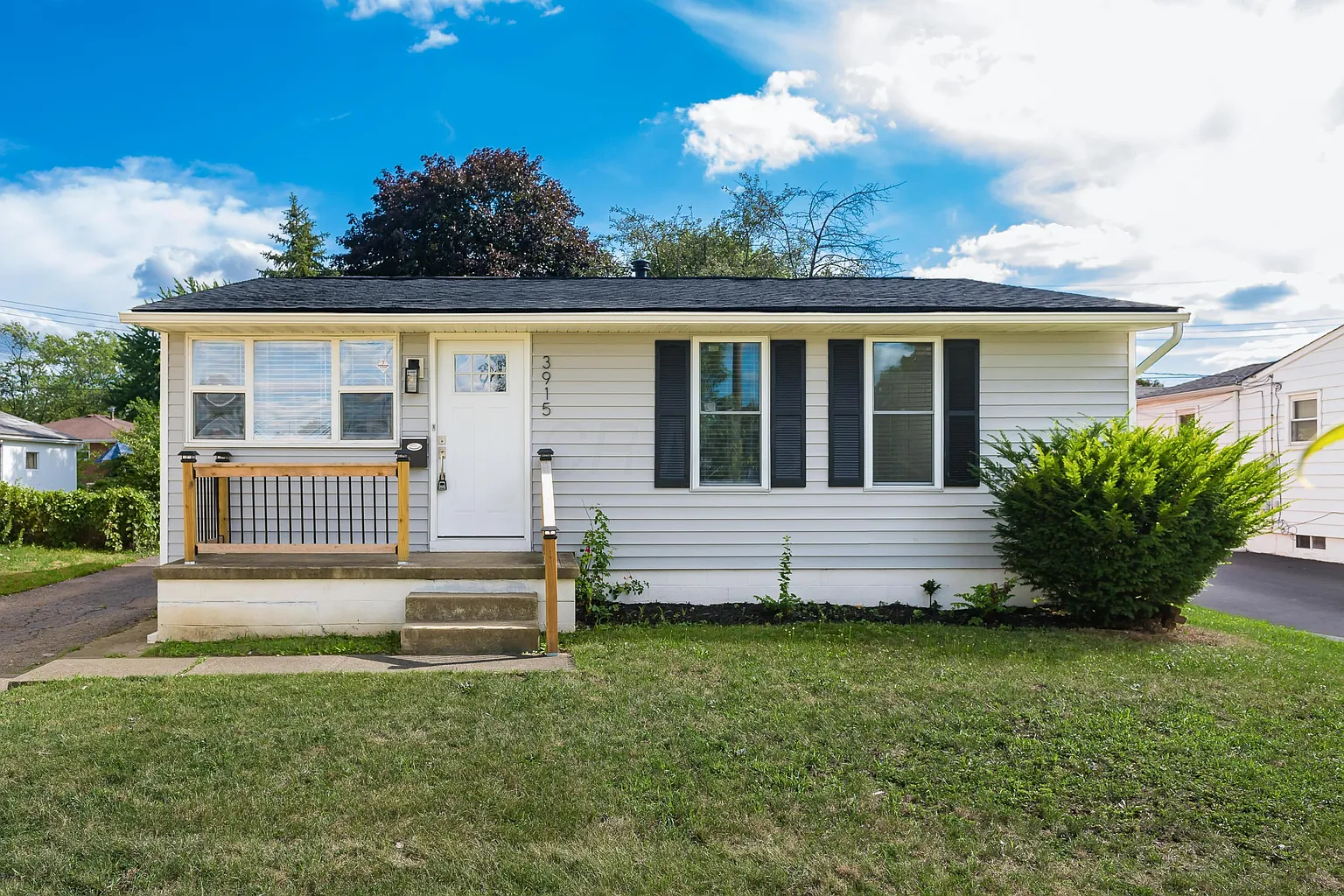 3915 Halsey Pl photo 1