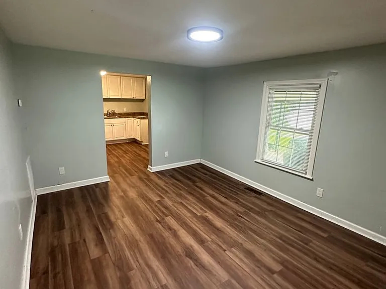 214 Walter St — Photo 17
