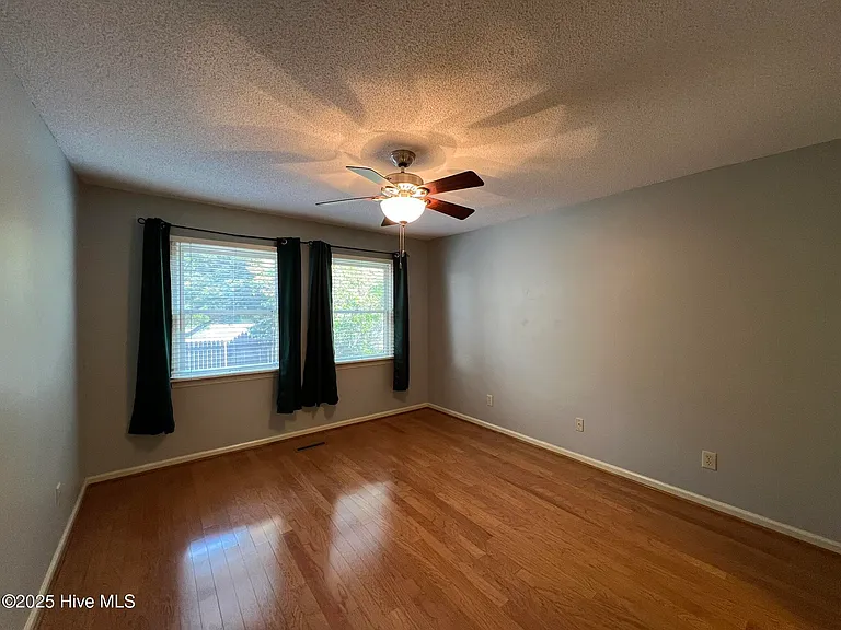 225 E New York Ave — Photo 17