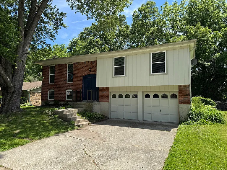 7717 Cambridge Dr — Photo 2