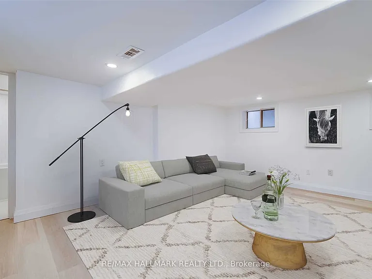 24 Barrington Ave — Photo 2