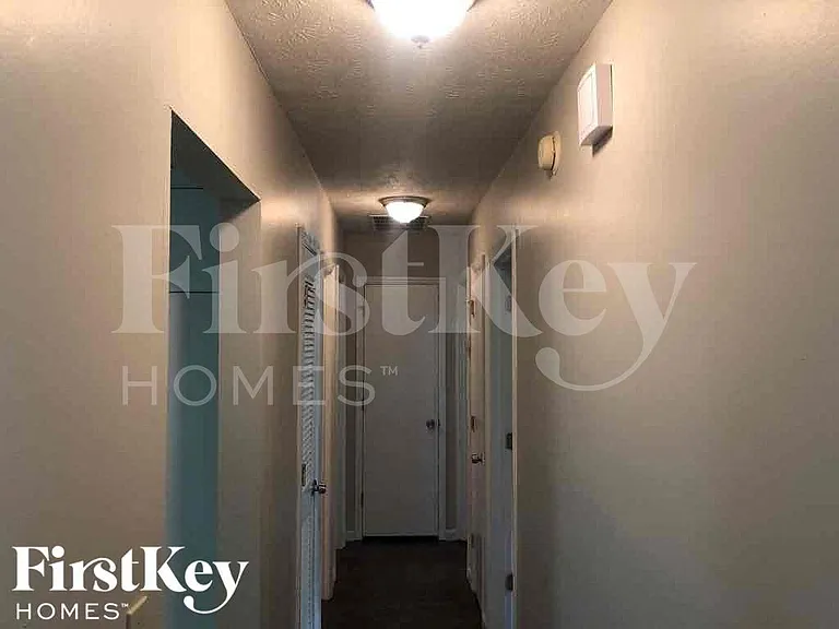 5457 Biffle Ct — Photo 13