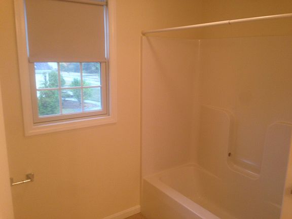 4th image of 6 Harriet Dr #6