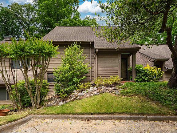 3rd image of 303 Heath Dr Unit 303