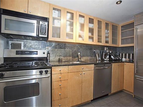 3rd image of 372 5th Ave APT 4F