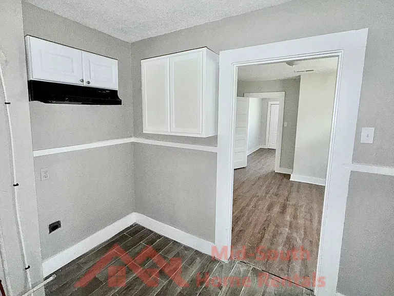 2263 Hunter Ave — Photo 9