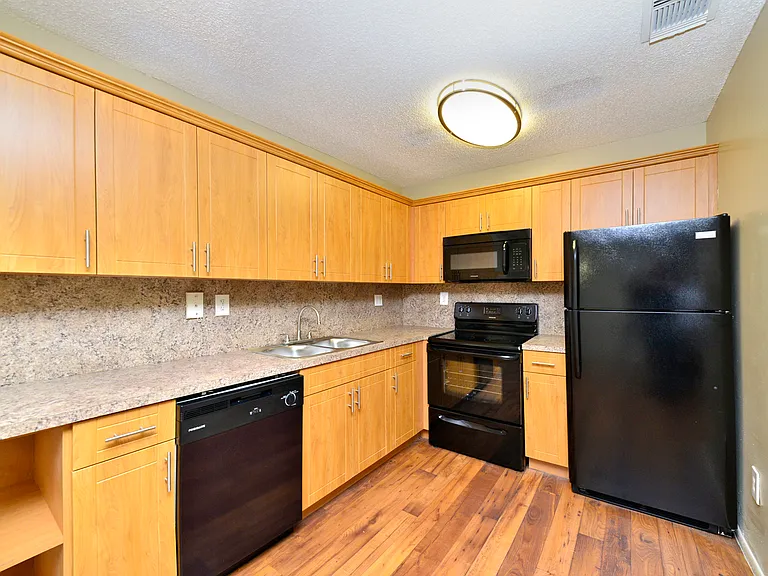 Fairway View Apartments — Photo 8