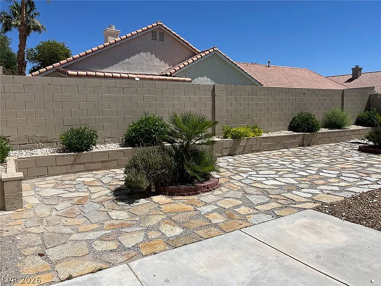1316 Royal Creek Ct — Photo 22