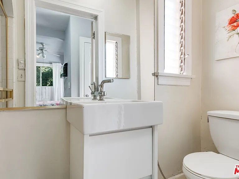 137 S Rexford Dr #1 — Photo 10
