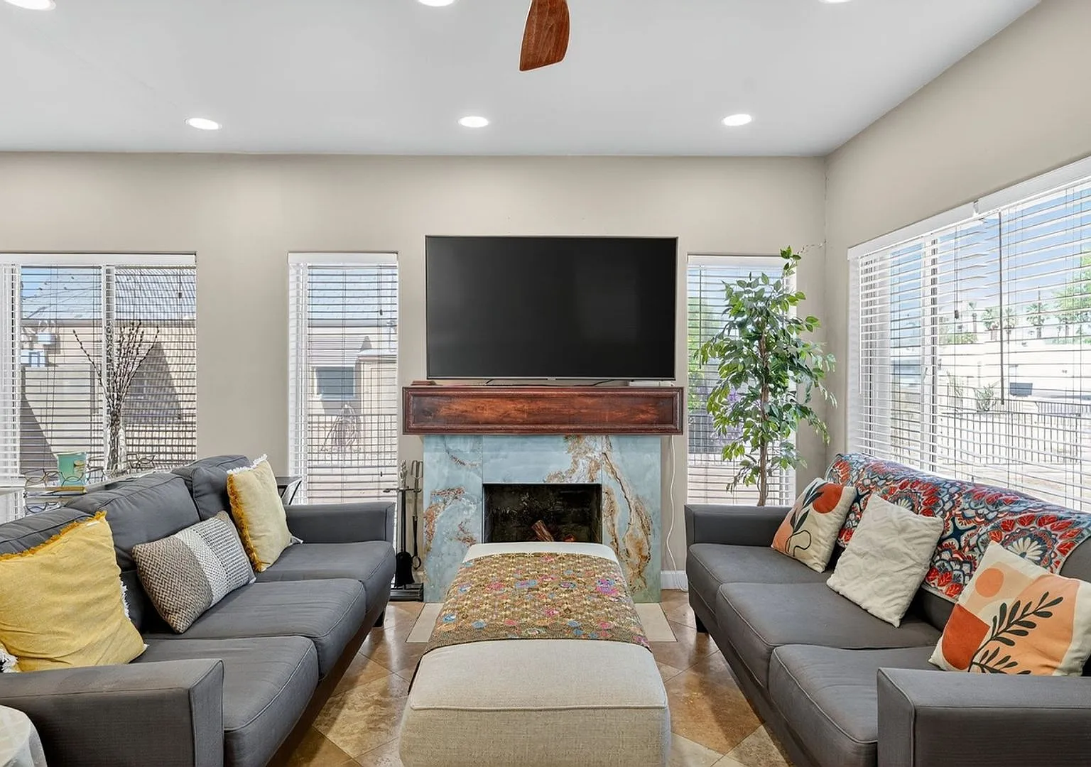 Spacious 4BR House in Phoenix — Photo 1