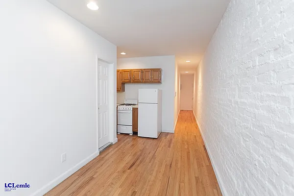 Rented by LC Lemle Real Estate Group | media 25