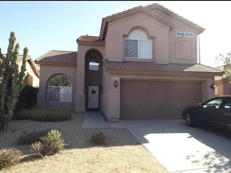 3211 E Behrend Dr — Photo 2