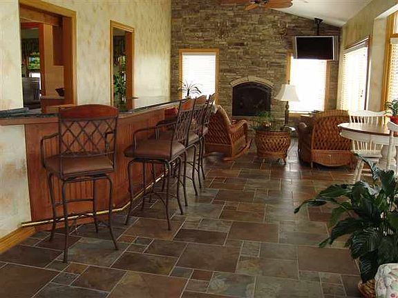 MAIN FLOOR FAMILY ROOM