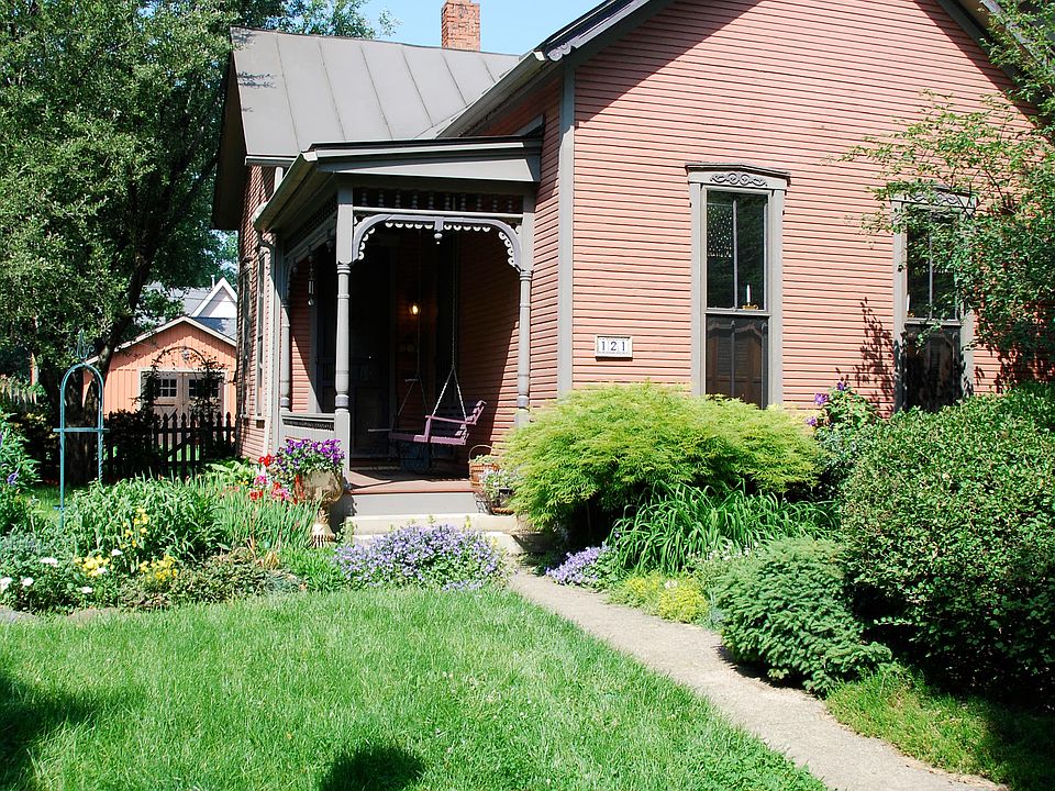1st image of 121 McDaniel St