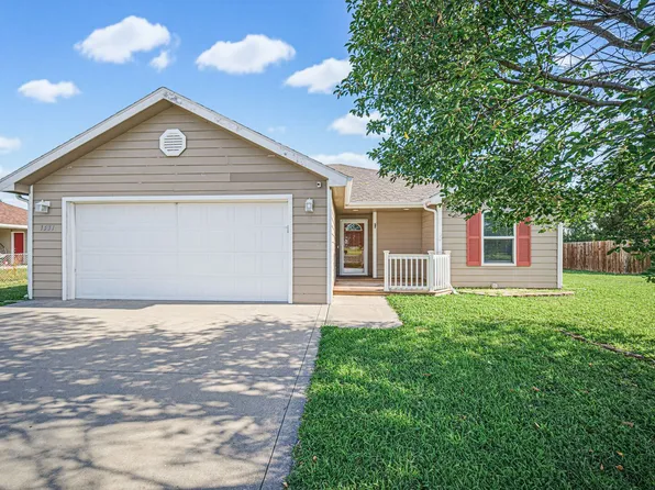 1531 N Clay St, Junction City, KS 66441
