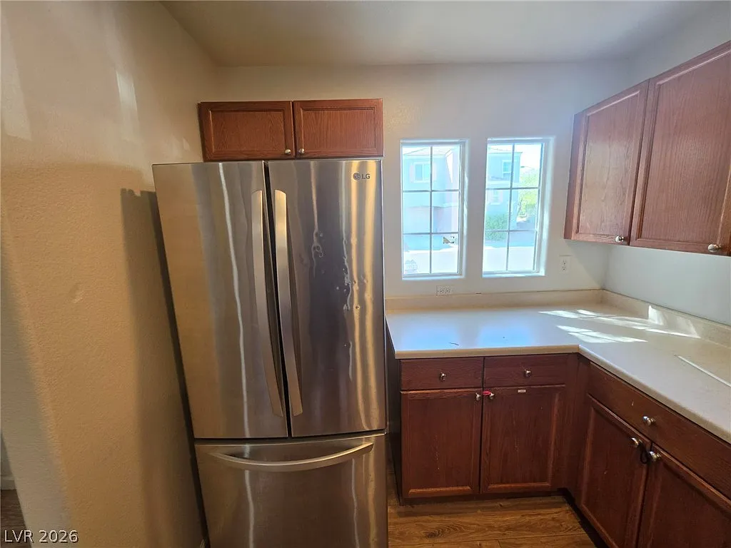 3 bed, 2.5 bath, 1298 sqft, $1,800 — Photo 3