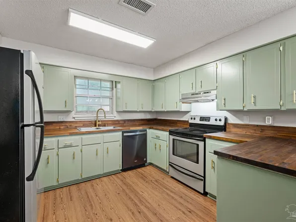 5407 Admiral Doyle Rd, Pensacola, FL 32506