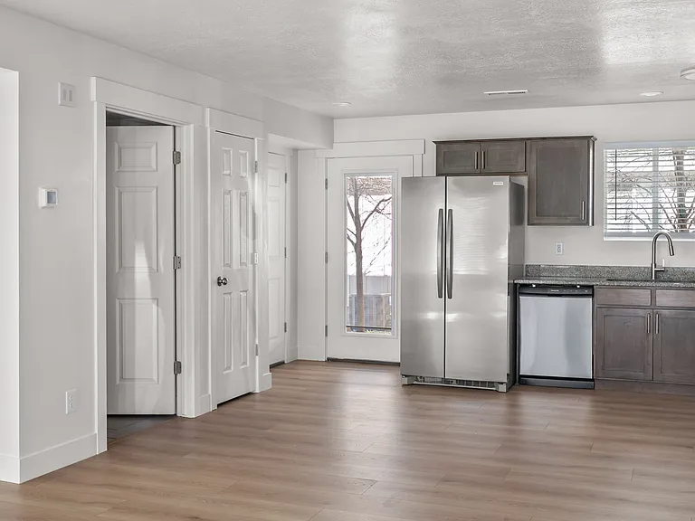 4411 S Garden Dr #D — Photo 3