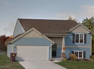 466 Greenview Dr, Caledonia, MI 49316