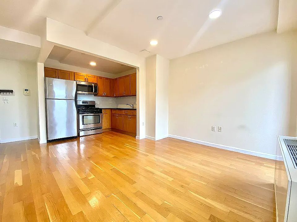 1st image of 31-10 23rd St #3L