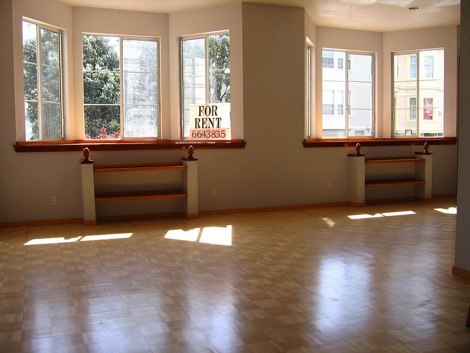 Sunny large living room