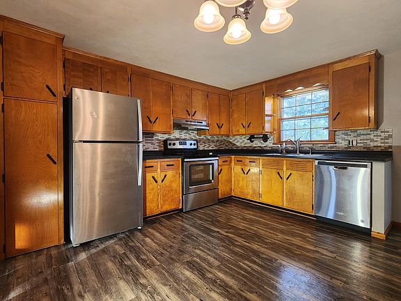 5th image of 232 Pine Dr