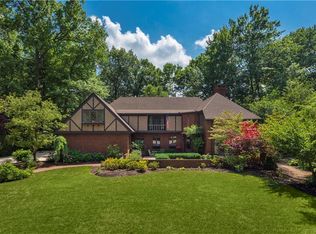 31215 Roxbury Park Dr, Bay Village, OH