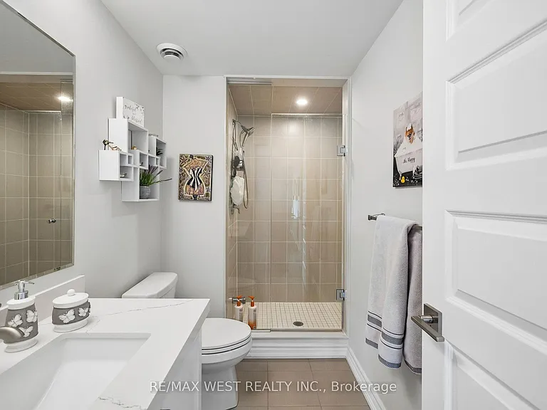58 Adam Sellers St #605 — Photo 15