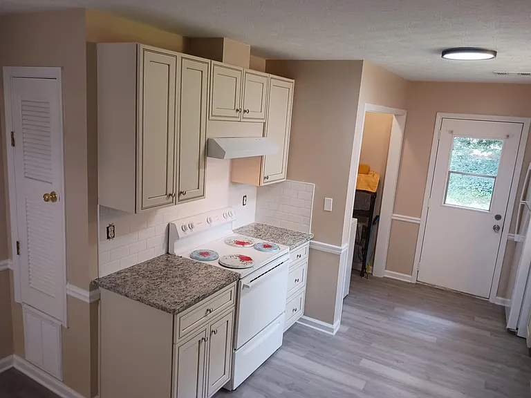 506 Charleston Ln — Photo 5